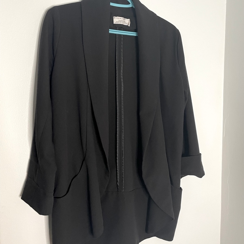 Black Blazer with Pockets 😻